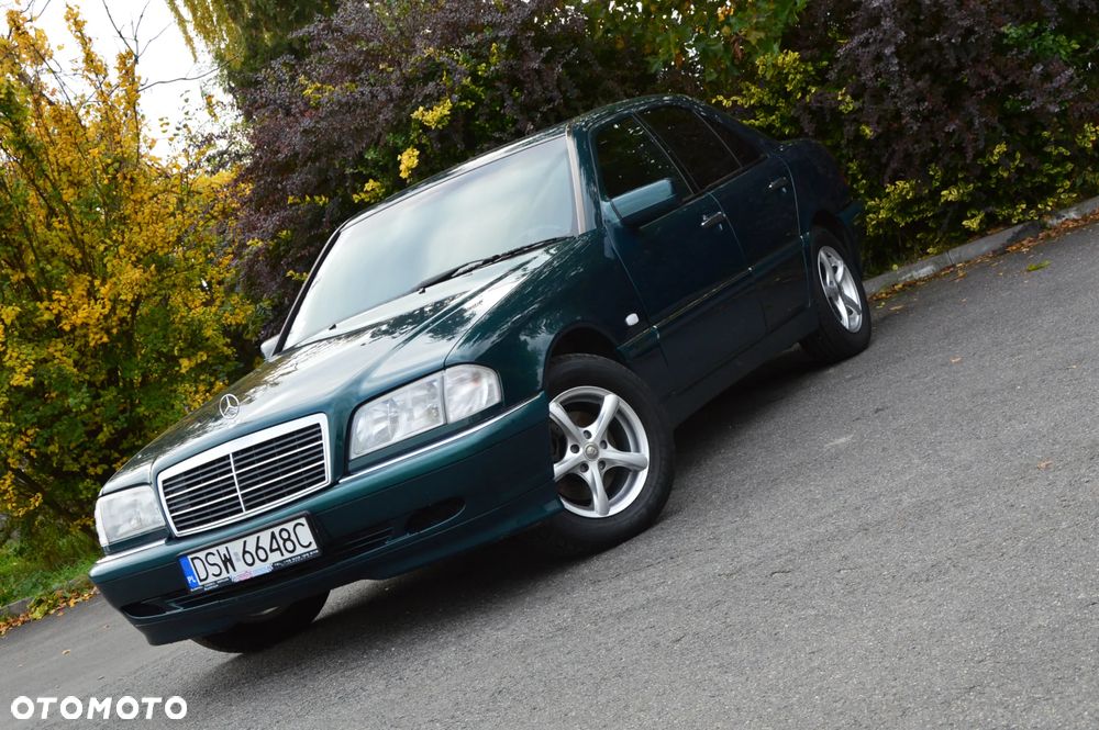 Mercedes-Benz Klasa C 180 Elegance - 26