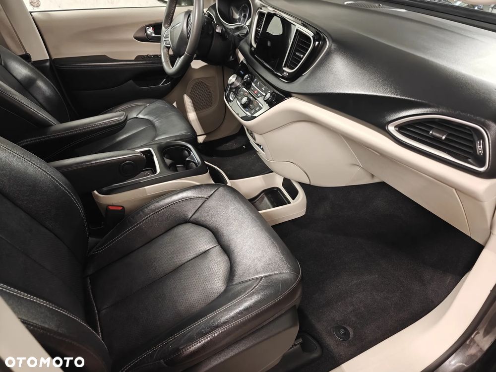 Chrysler Pacifica - 9