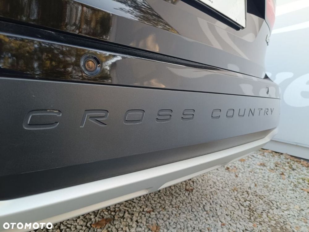 Volvo V90 Cross Country - 36