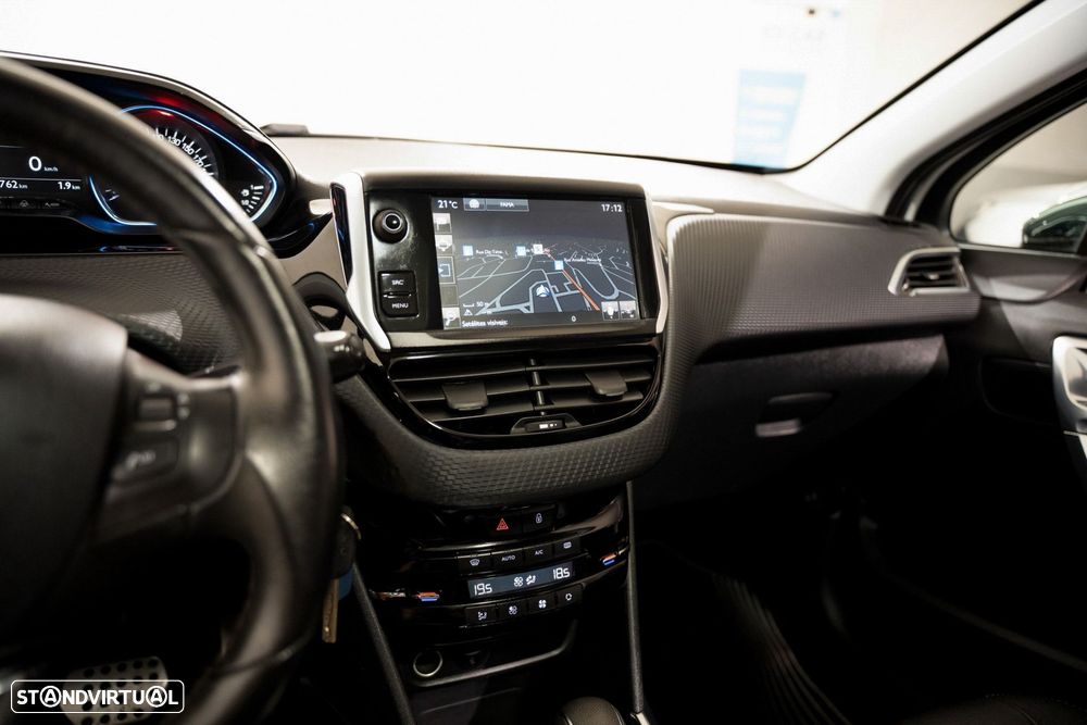 Peugeot 2008 1.2 PureTech Allure EAT6 - 5