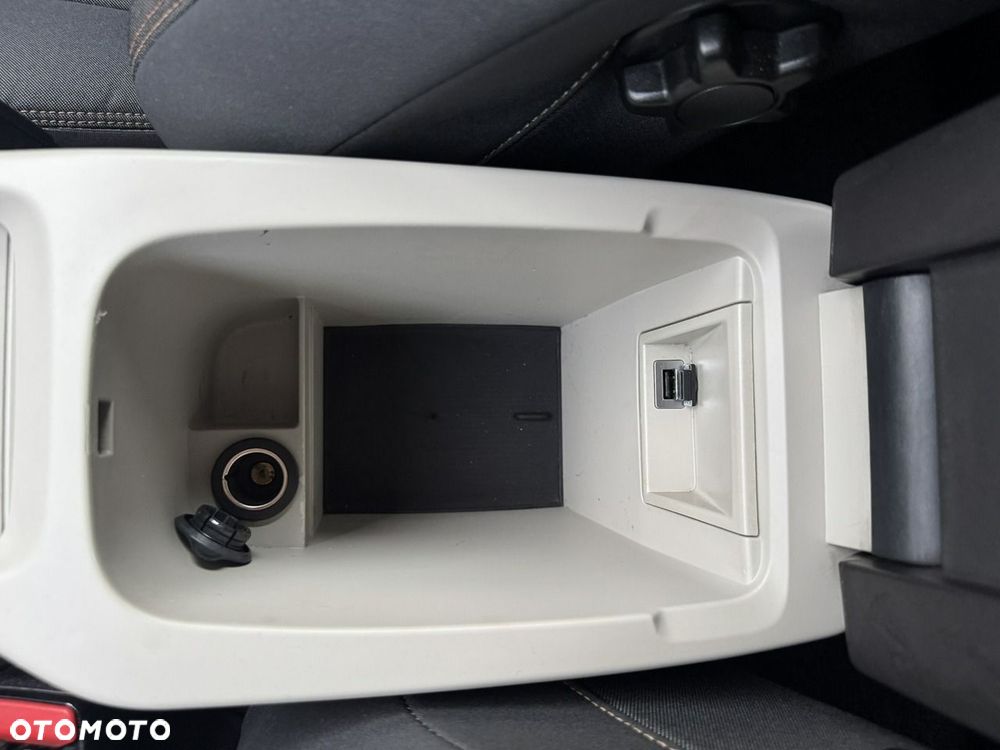 Volvo V40 Cross Country - 27