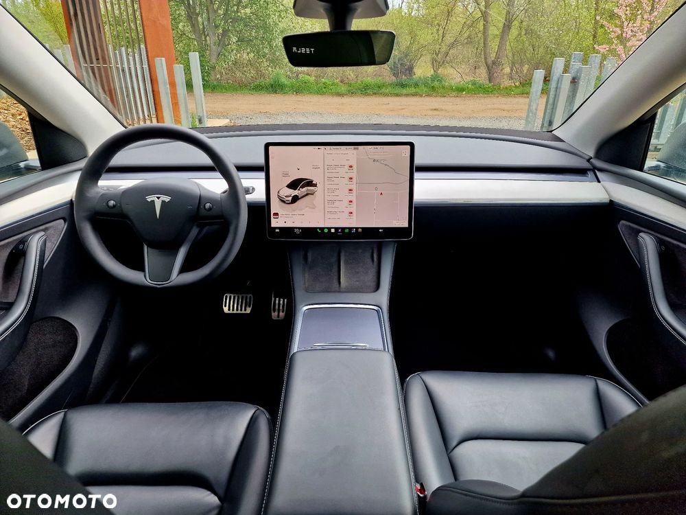Tesla Model Y Long Range AWD - 18