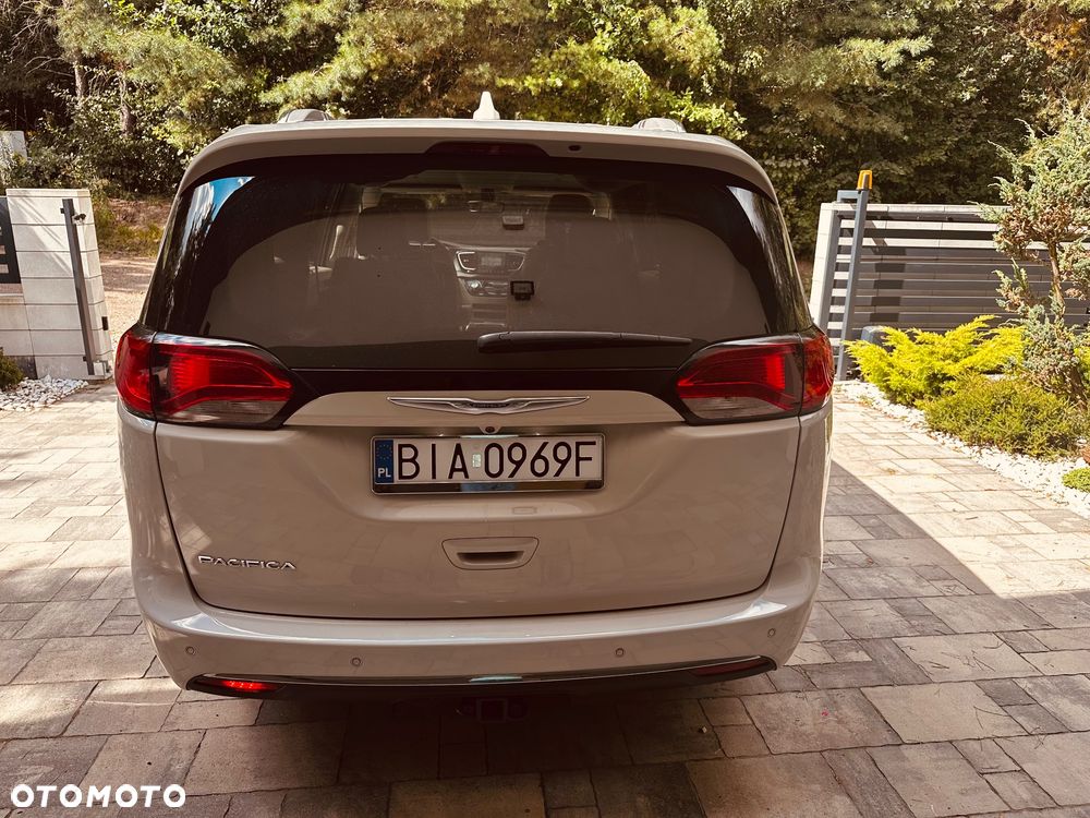 Chrysler Pacifica - 4