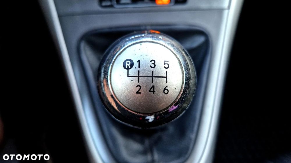 Toyota Auris 1.6 Sol - 22