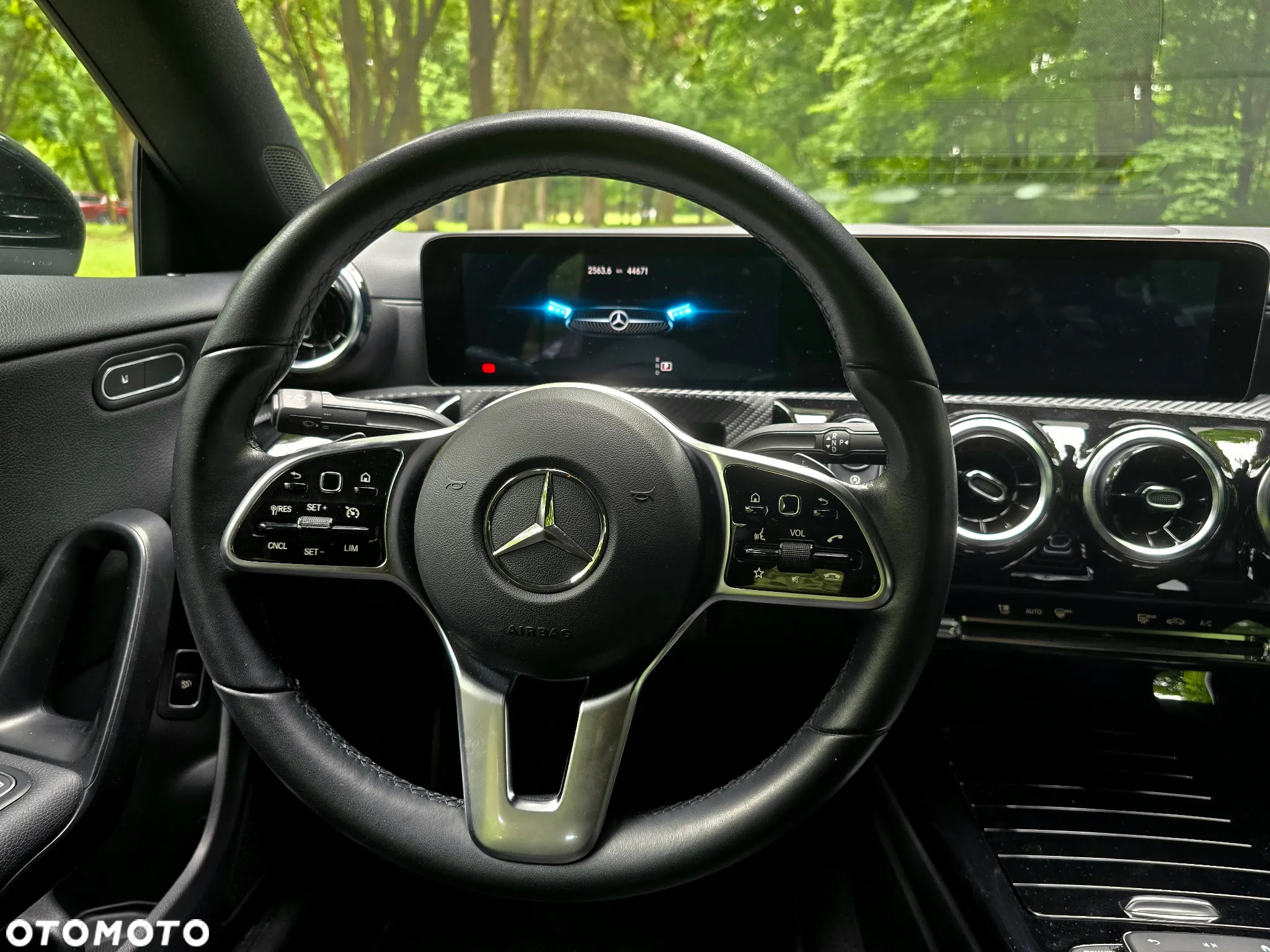 Mercedes-Benz CLA 180 7G-DCT - 10