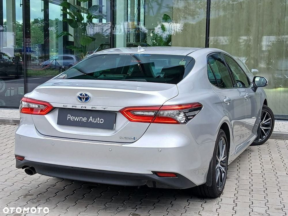 Toyota Camry - 12