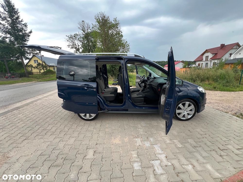 Ford Tourneo Courier - 16