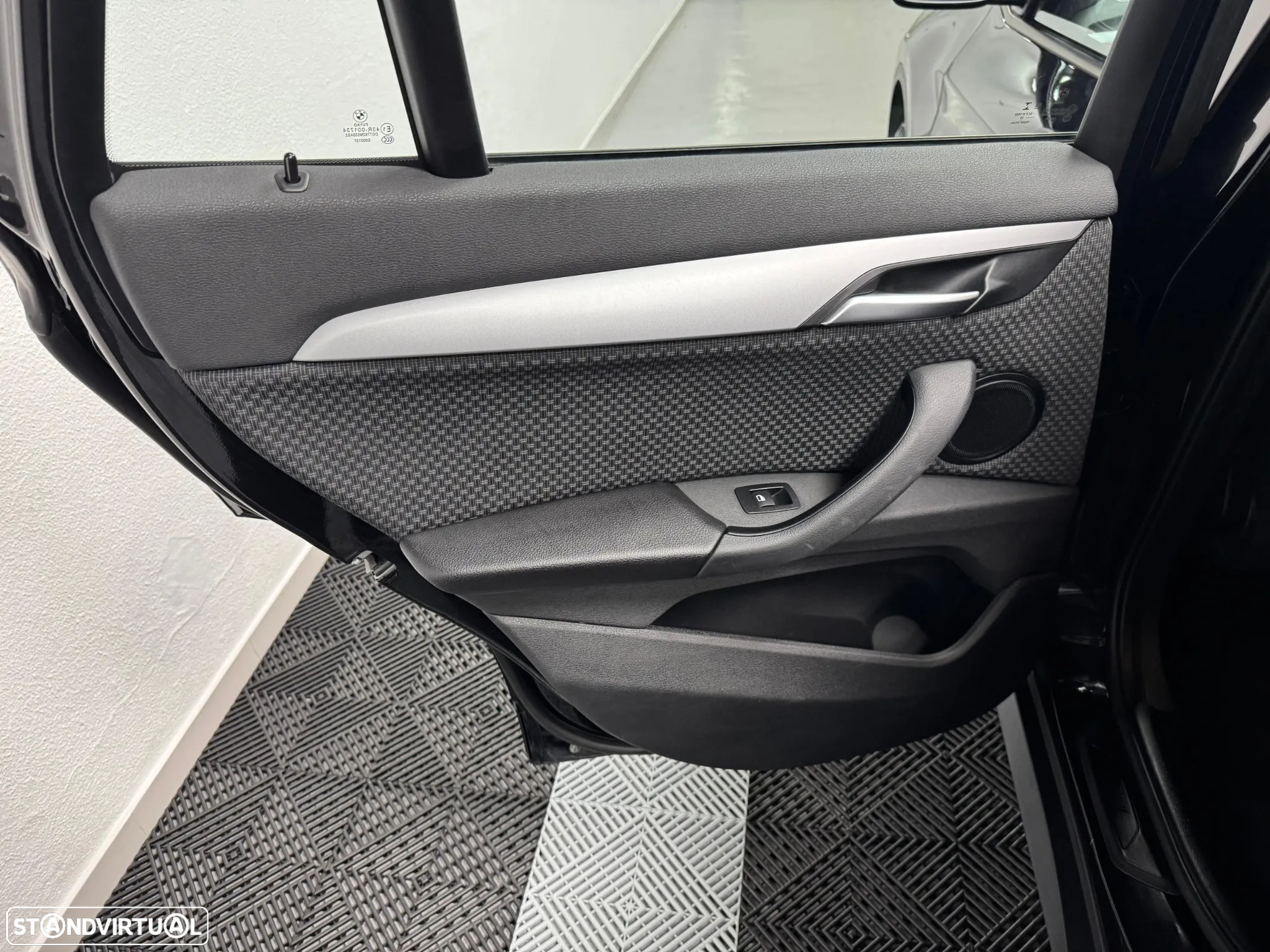 BMW X1 16 d sDrive Advantage - 14