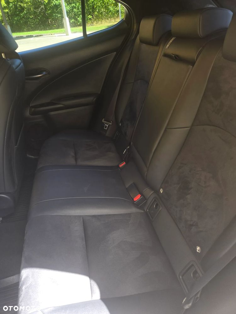Lexus UX - 18