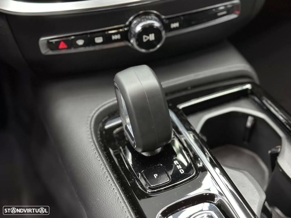 Volvo V60 2.0 T6 AWD TE Core - 27