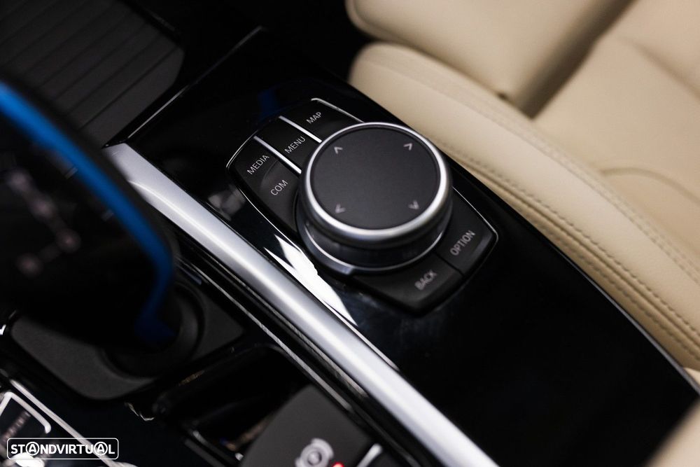 BMW iX3 Inspiring - 33