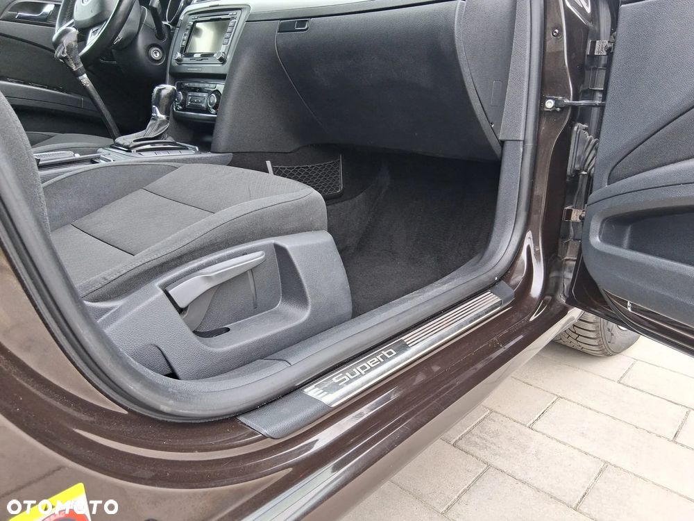 Skoda Superb 2.0 TDI DSG Elegance - 29