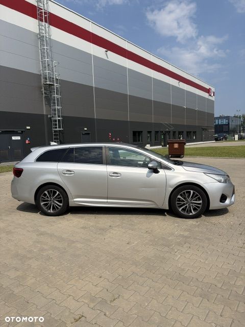 Toyota Avensis 2.0 D-4D Selection - 4