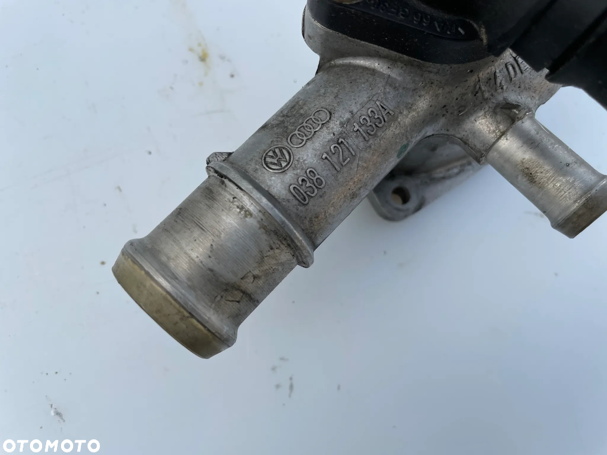 króciec wody vw audi 038121133A 038121144A - 2
