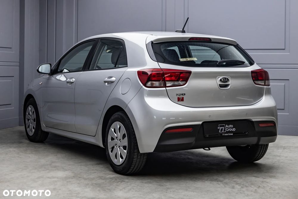 Kia Rio 1.2 L - 5