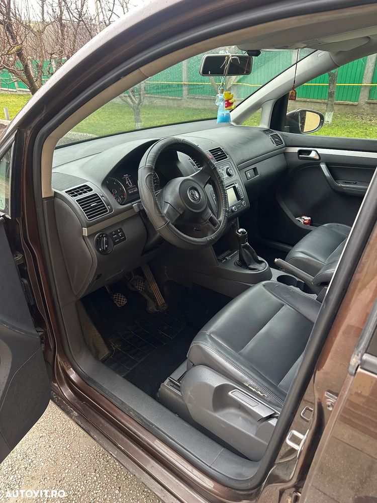Volkswagen Touran - 10