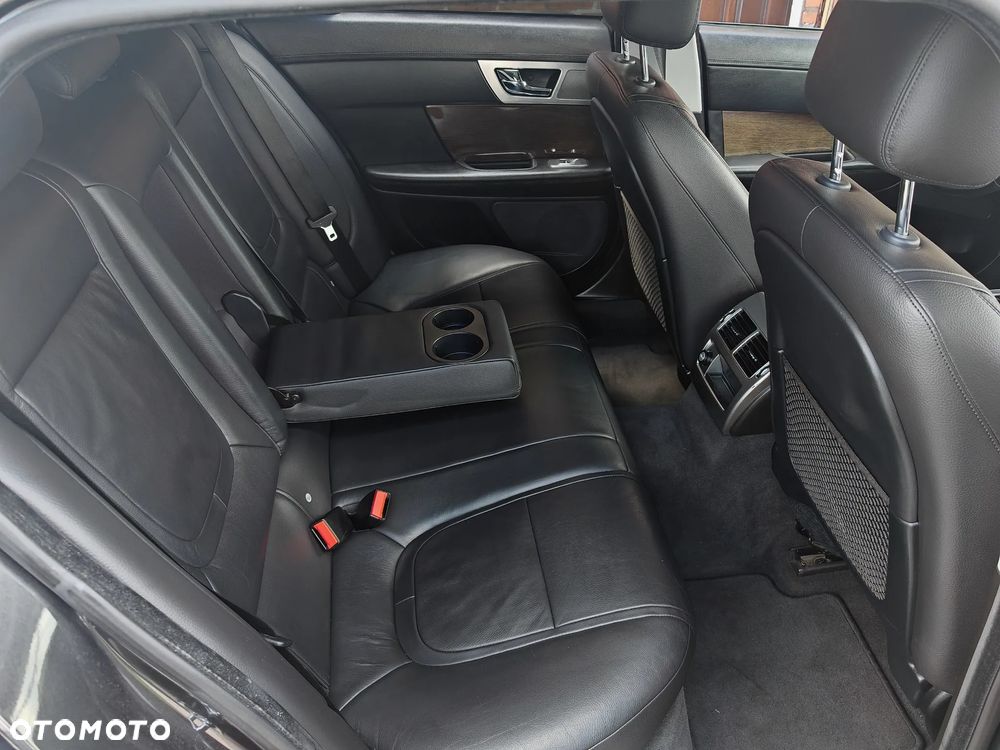 Jaguar XF 2.2 D Luxury - 10