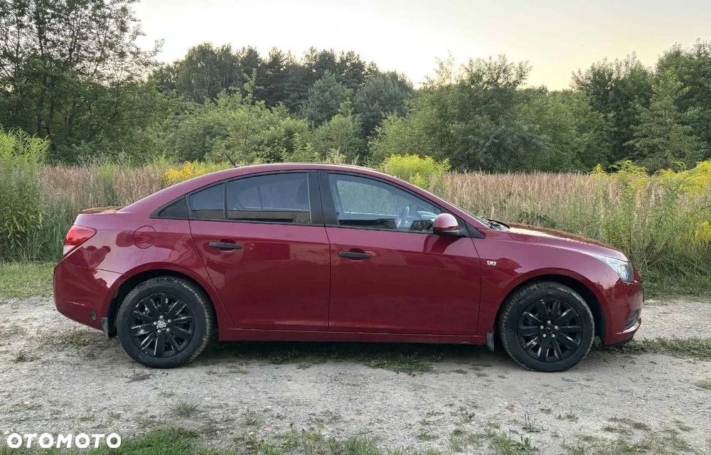 Chevrolet Cruze 1.6 Base - 11