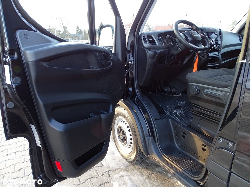 Iveco Daily 35S18 L4H2 3.0 180 Hi-MATIC FULL LED Blaszak Furgon UNIKAT!! JAK NOWY!! Salon PL 1 Wł.!! - 15
