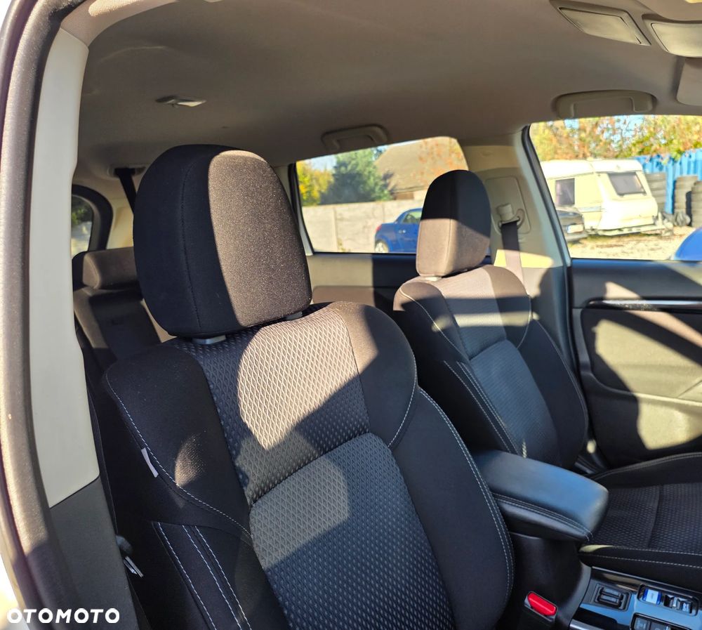 Mitsubishi Outlander 2.4 4WD Plug-In Hybrid Diamant - 26