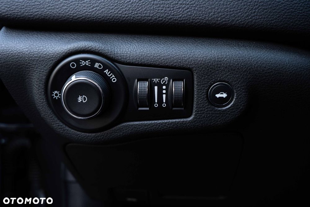 Chrysler 200 - 31