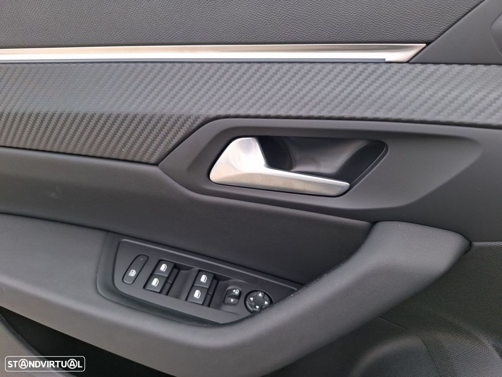 Peugeot 508 1.6 Hybrid Allure e-EAT8 - 23