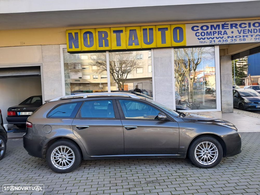 Alfa Romeo 159 Sportwagon 1.9 JTDm 16V Elegante - 1