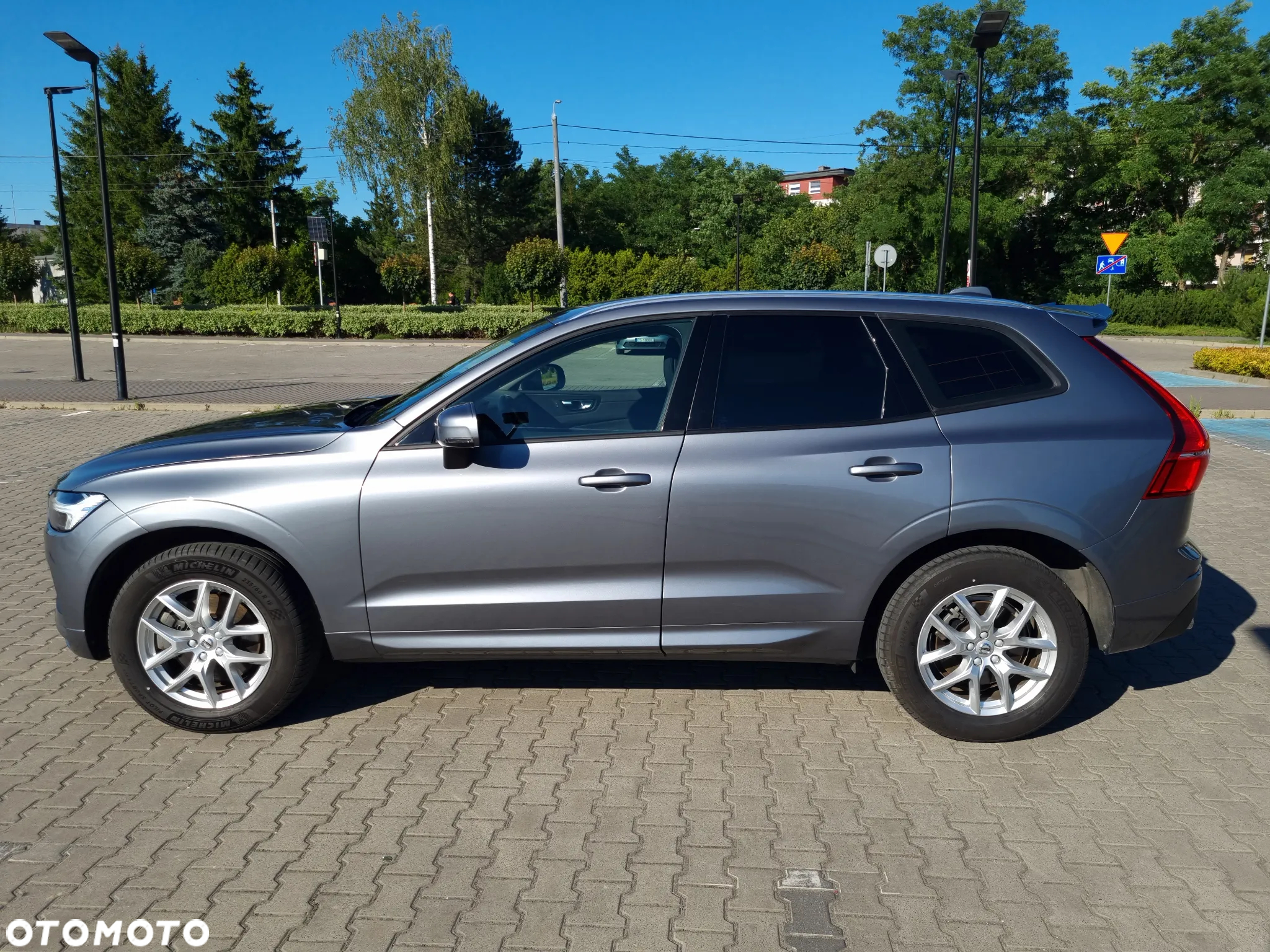 Volvo XC 60 B4 B Momentum - 22