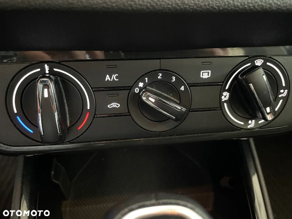 Skoda Fabia 1.0 TSI Ambition DSG - 25