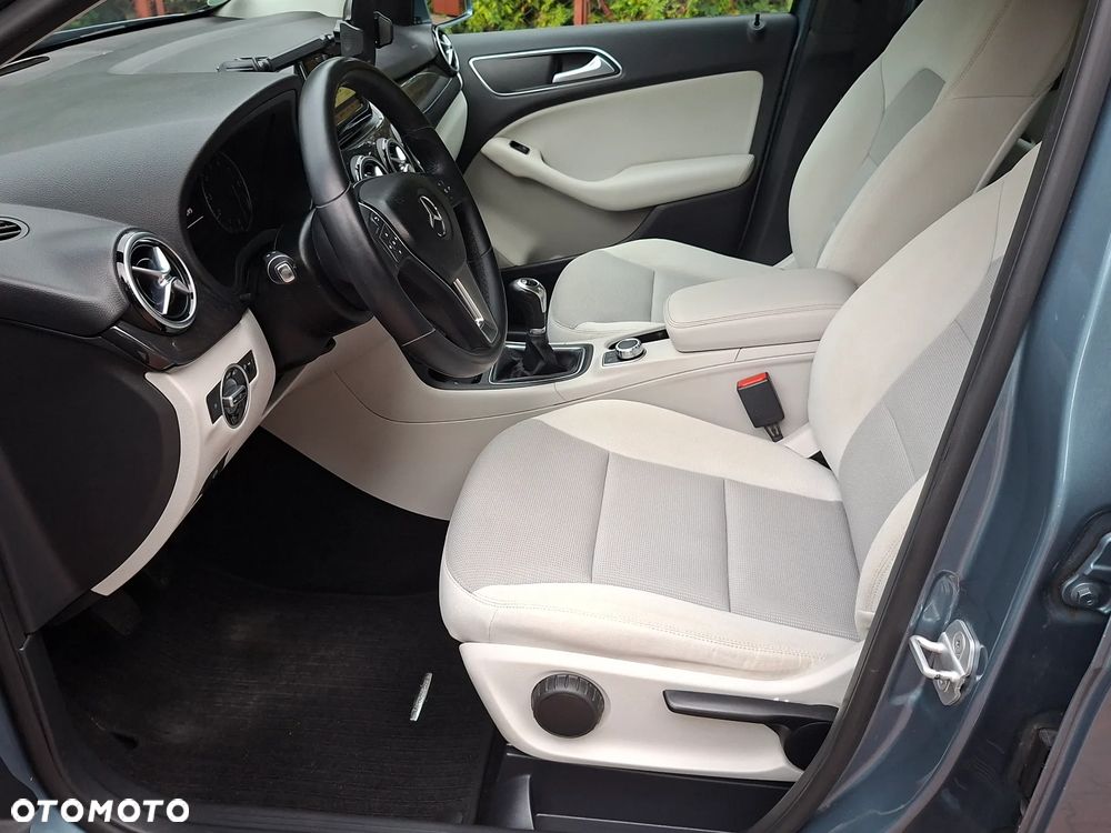 Mercedes-Benz Klasa B 180 Style - 33