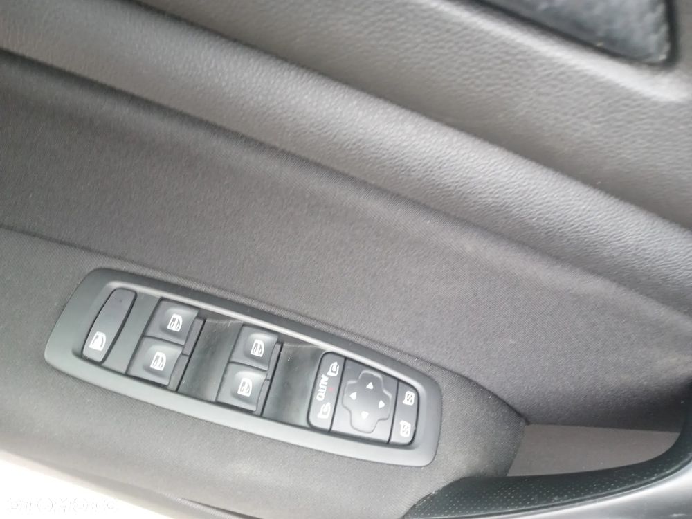 Renault Megane ENERGY TCe 100 LIMITED - 18