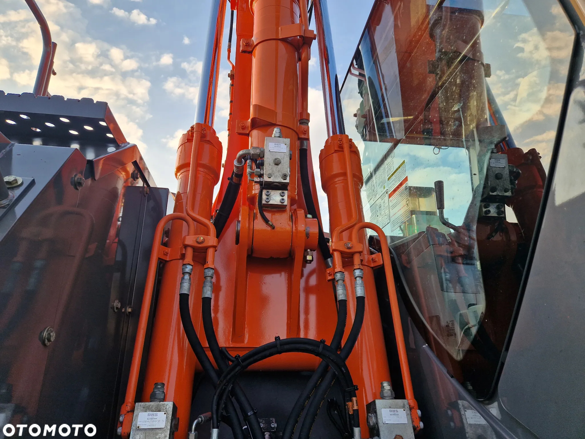 Hitachi ZX145 - 9