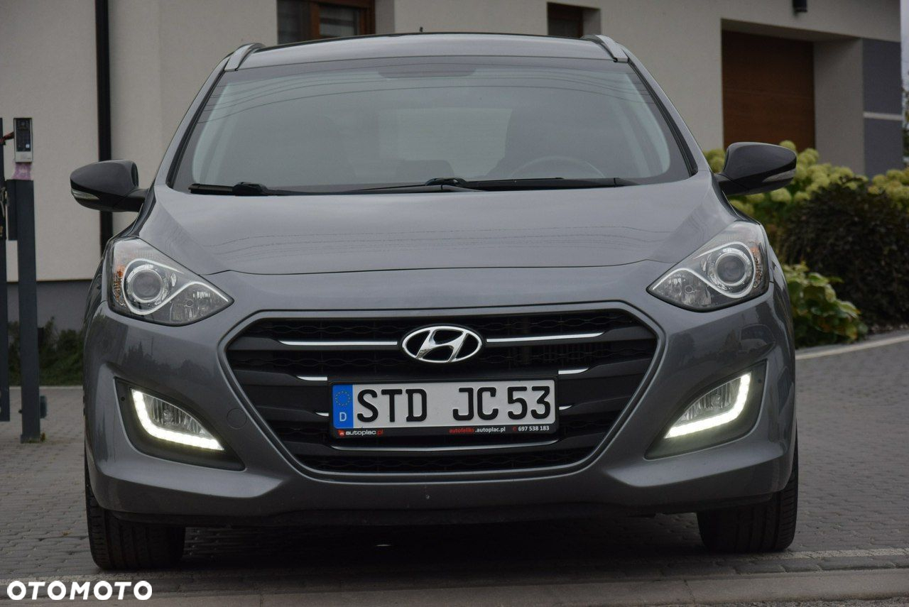 Hyundai i30 blue 1.6 CRDi YES Gold - 3