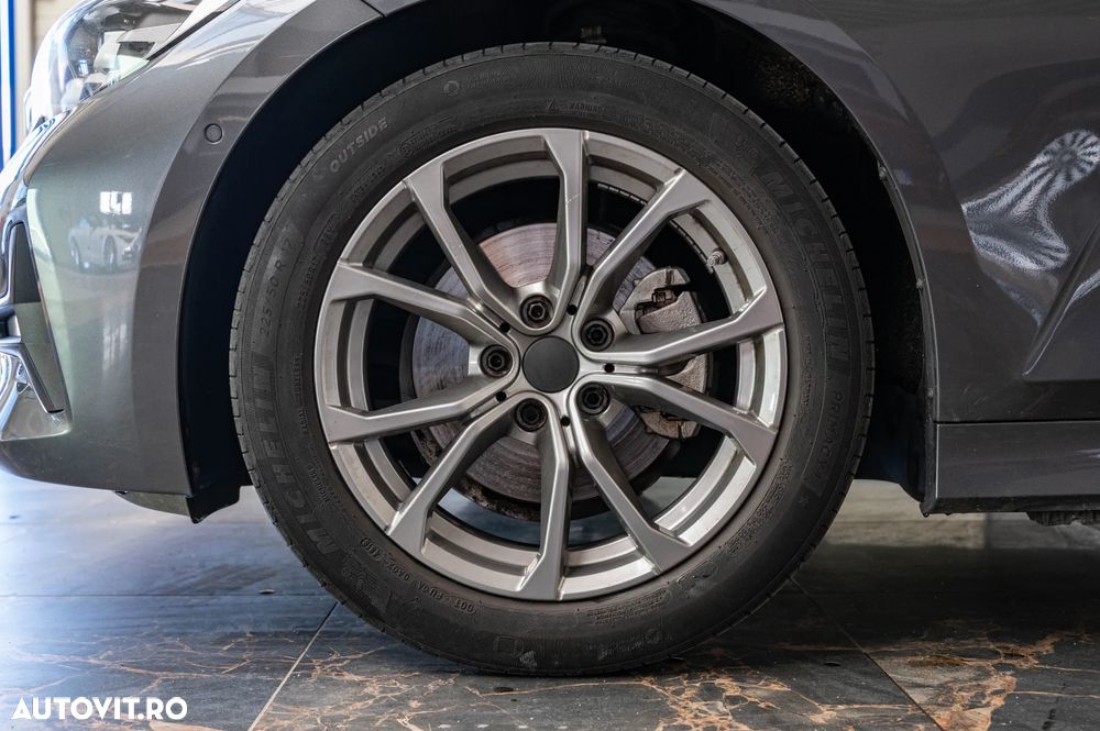 BMW Seria 3 320d Aut. Sport Line - 16