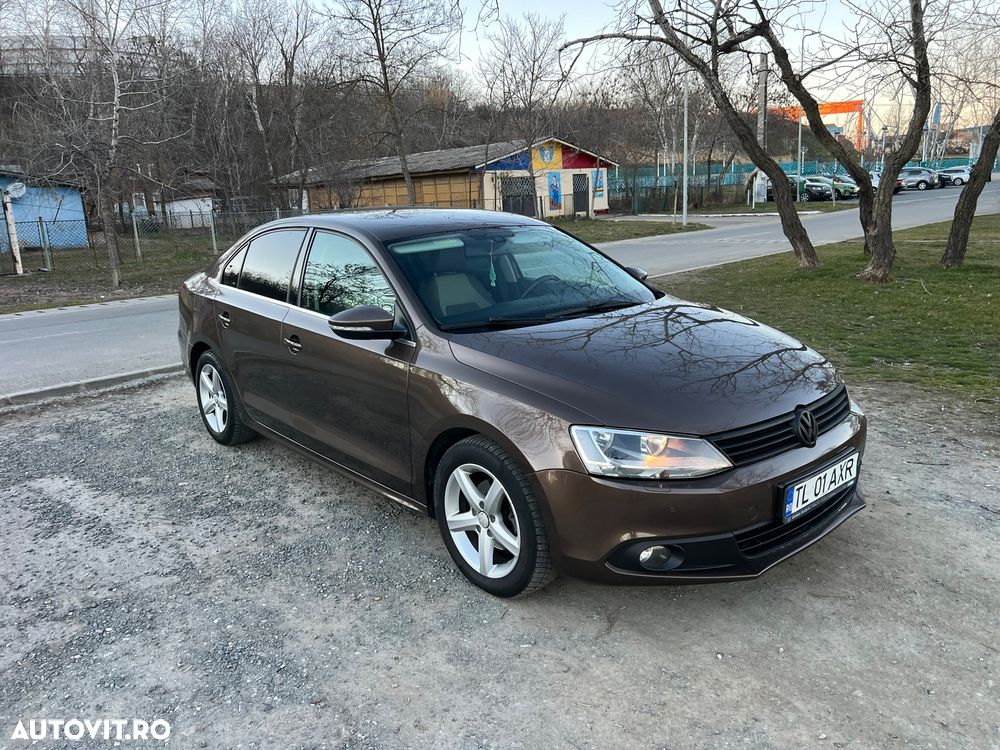 Volkswagen Jetta 1.6 TDI DPF Highline DSG - 1
