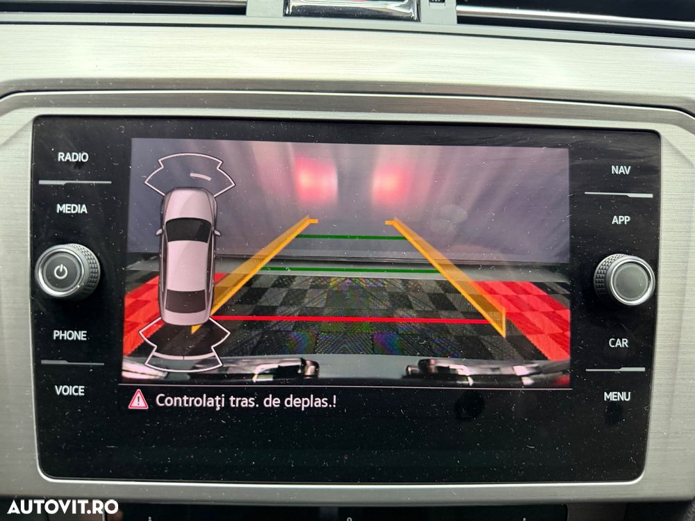 Volkswagen Passat 2.0 TDI DSG Comfortline - 18