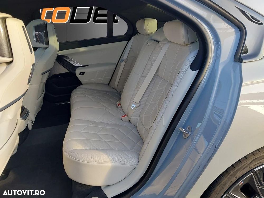 BMW M7 M760e xDrive - 13