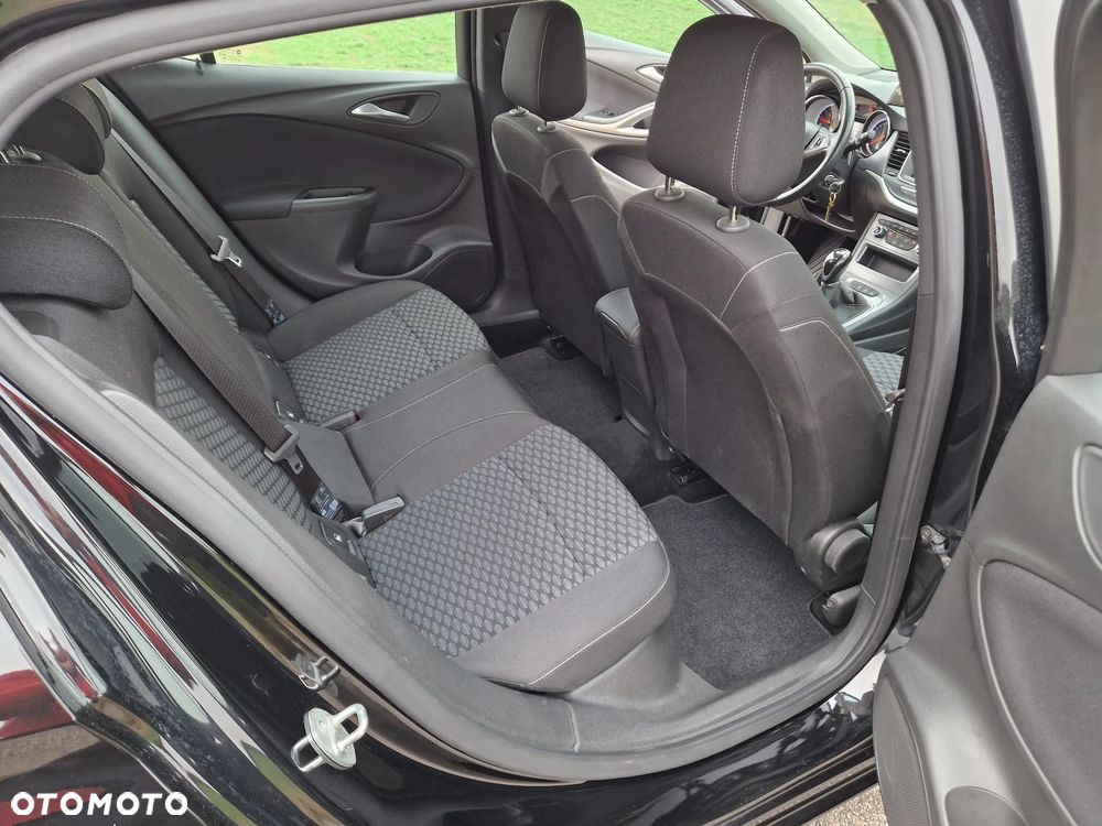 Opel Astra 1.2 T Elegance S&S - 9