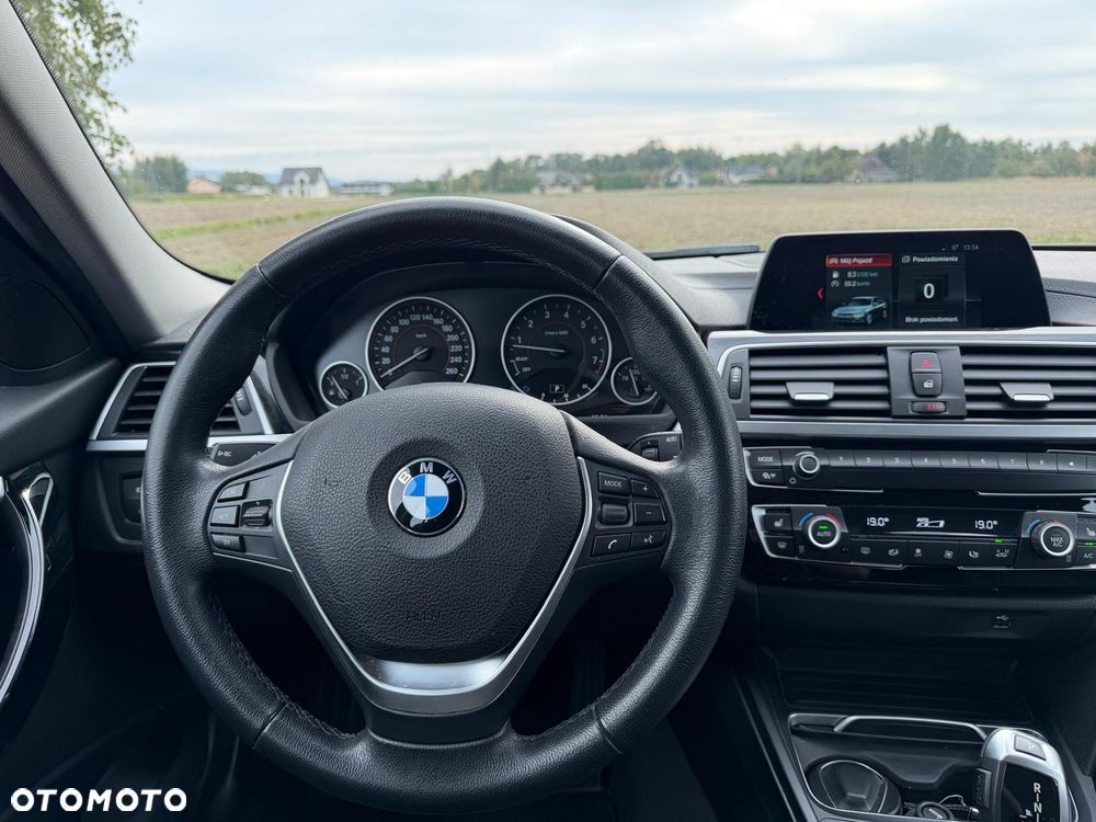BMW Seria 3 320i xDrive Sport Line - 14