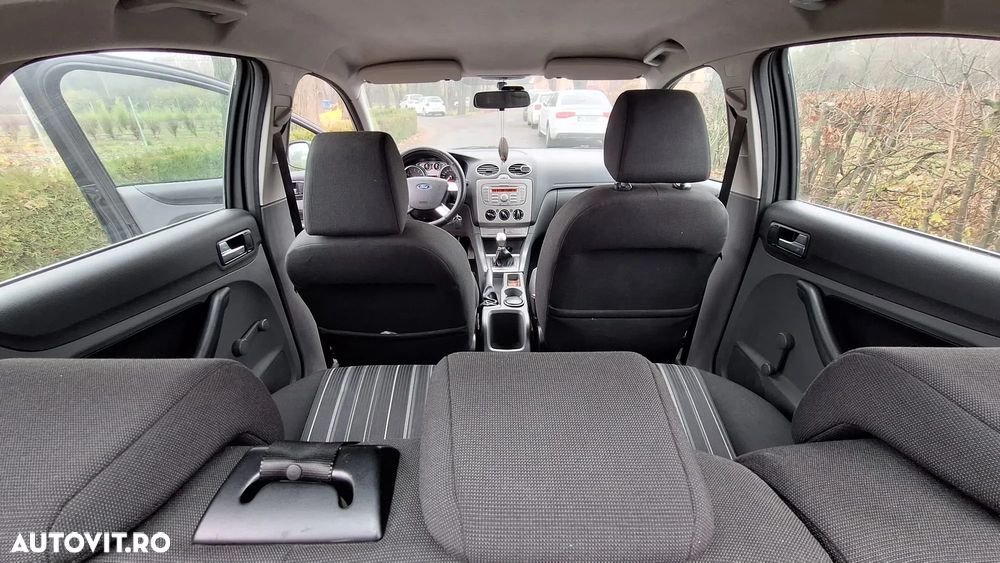 Ford Focus 1.4i Trend - 8