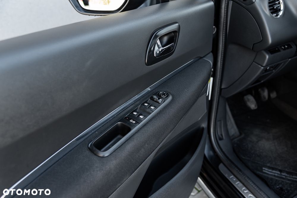 Peugeot 3008 HDi 150 Allure - 17