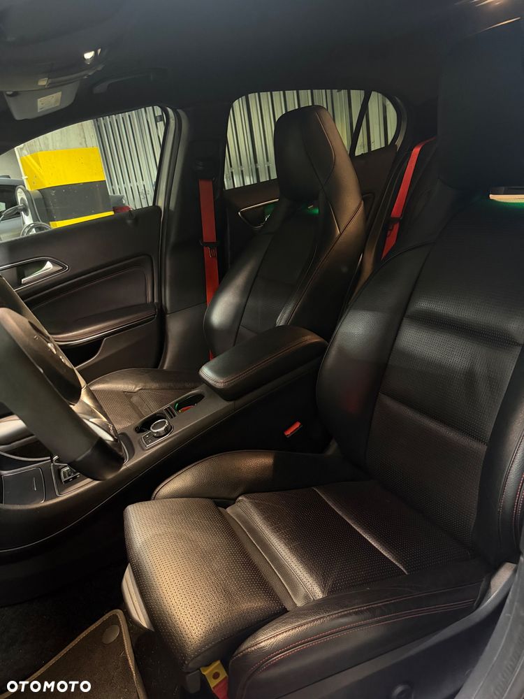 Mercedes-Benz GLA AMG 45 4-Matic - 9