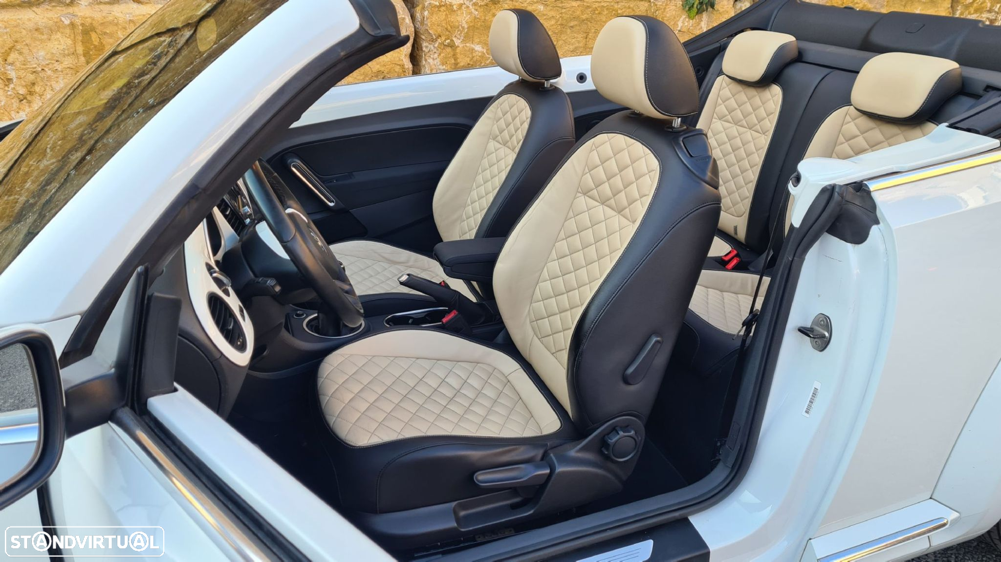 VW New Beetle Cabriolet 1.6 TDi Design - 28