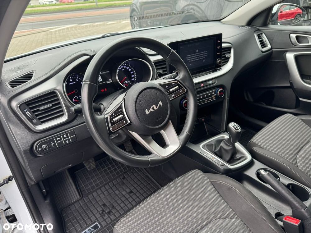 Kia Ceed 1.5 T-GDI M - 8