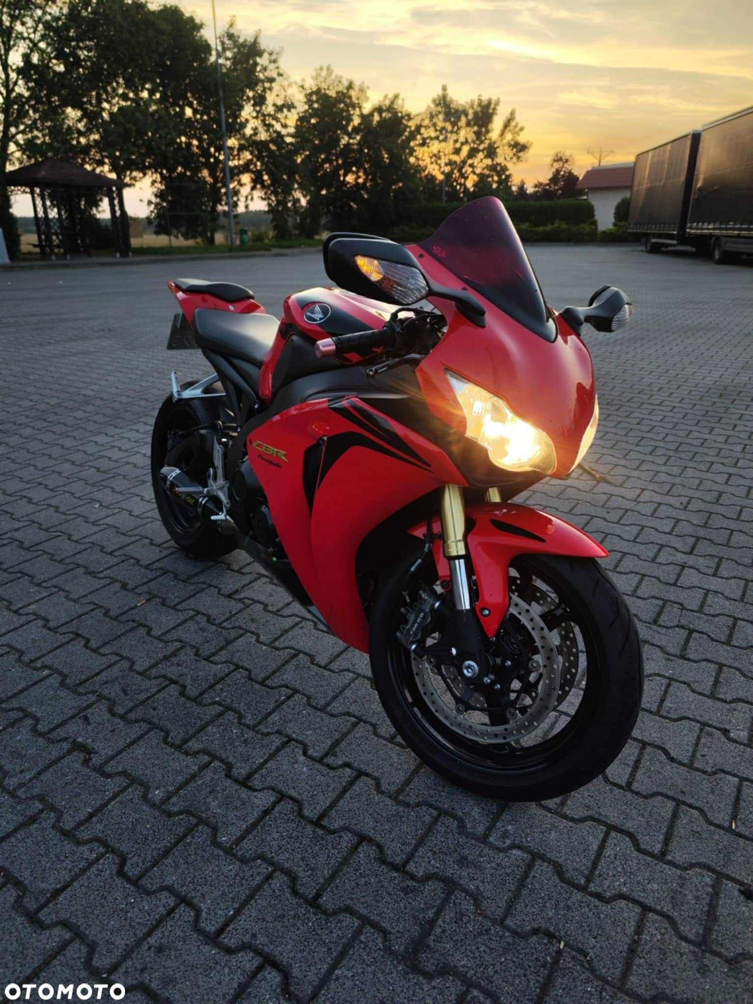 Honda CBR - 1