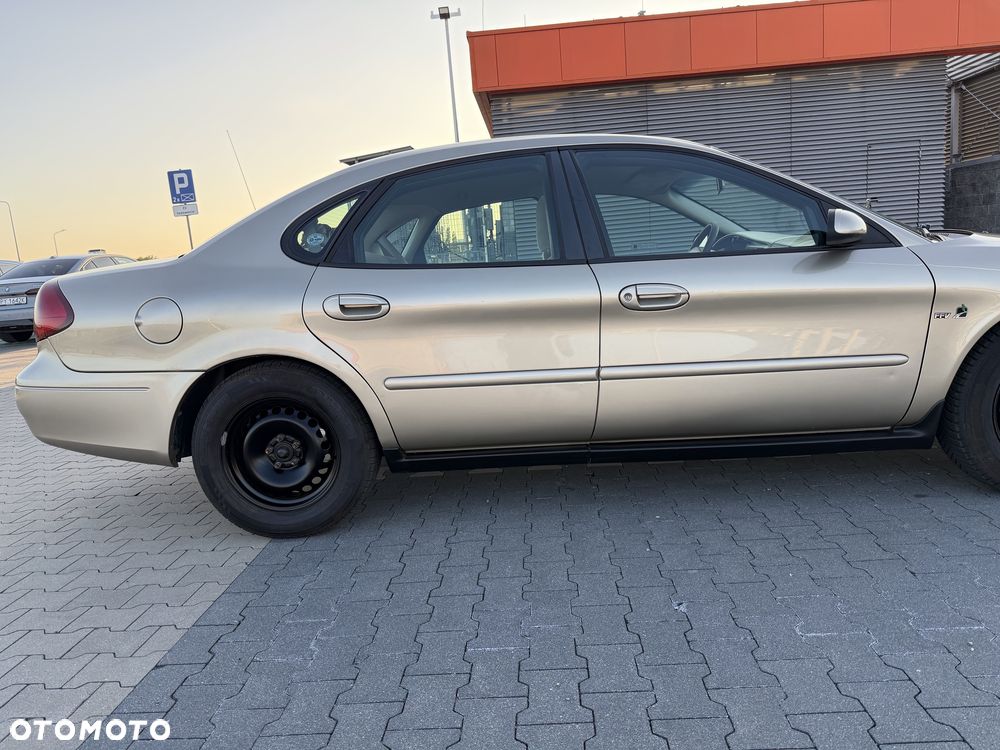Ford Taurus - 5