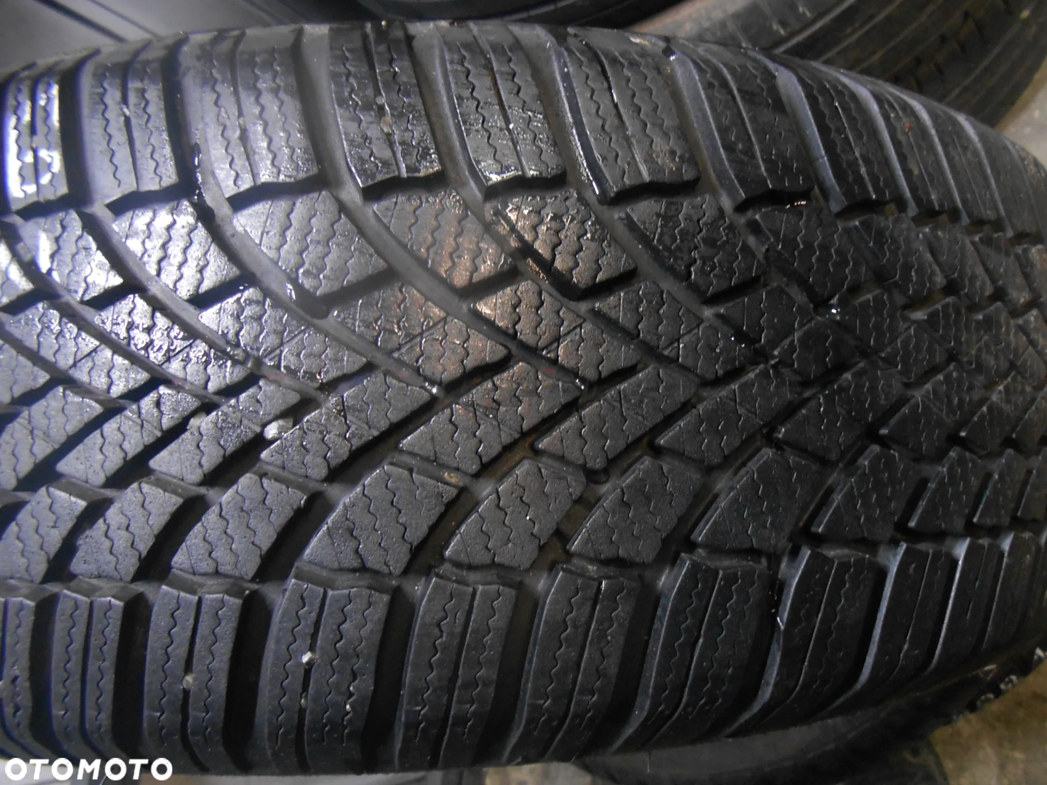 OPONY 205/60R16 BRIDGESTONE BLIZZAK LM 005 DOT 4023 /  1920 8MM - 3