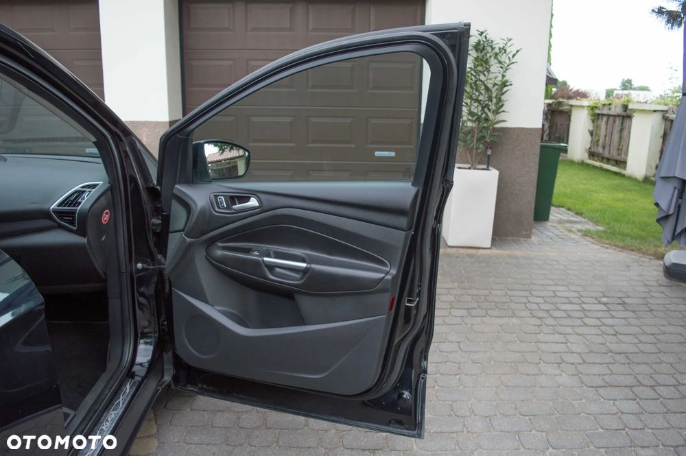 Ford Kuga 2.0 TDCi 2x4 Titanium - 26
