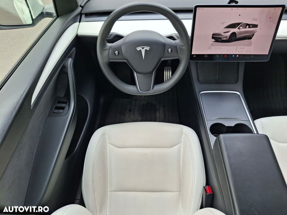 Tesla Model Y Performance Dual Motor AWD - 14