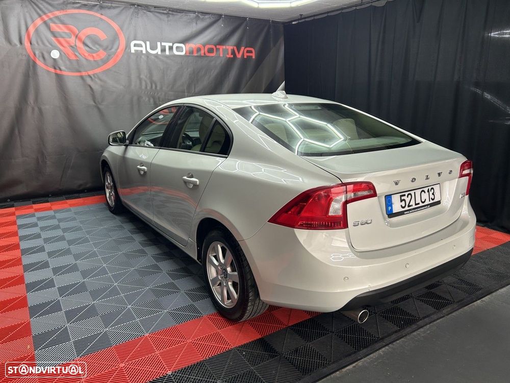 Volvo S60 2.0 D3 Momentum Geartronic - 6
